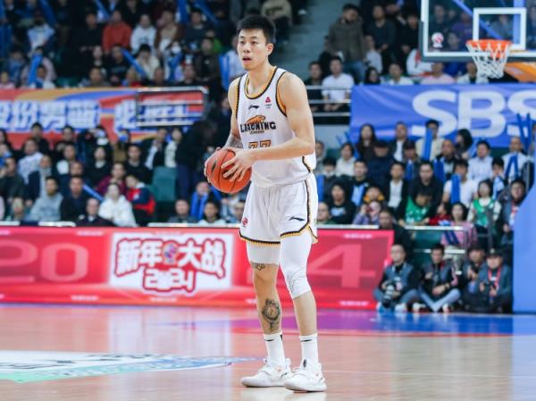  攻防俱佳！張鎮(zhèn)麟15中8拿到19分7板6助5斷2帽
